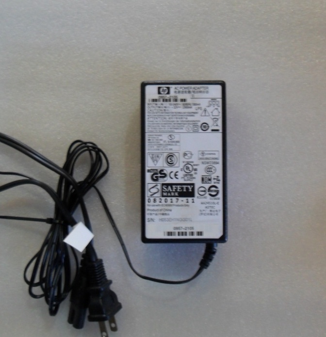 HP 0957-2105 AC Power Adapter.JPG